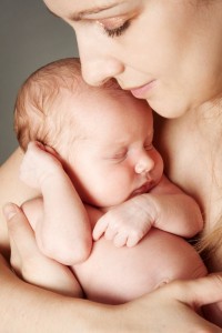 bilde kvinne med nyfødt